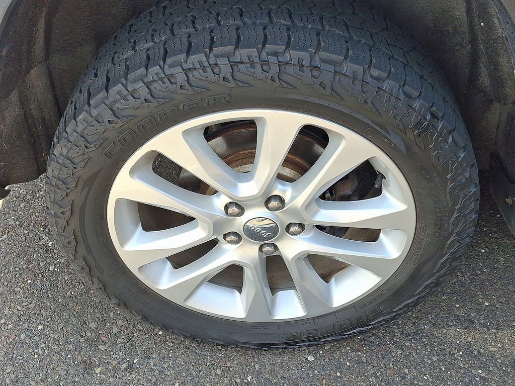 Used 2017 Jeep Grand Cherokee Limited image 8