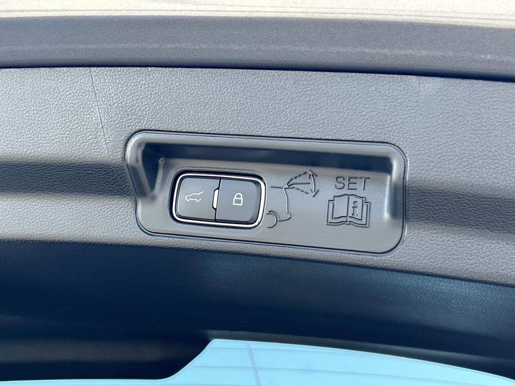 Used 2025 Ford Explorer ST-Line w/ ST-Line Street Pack image 14