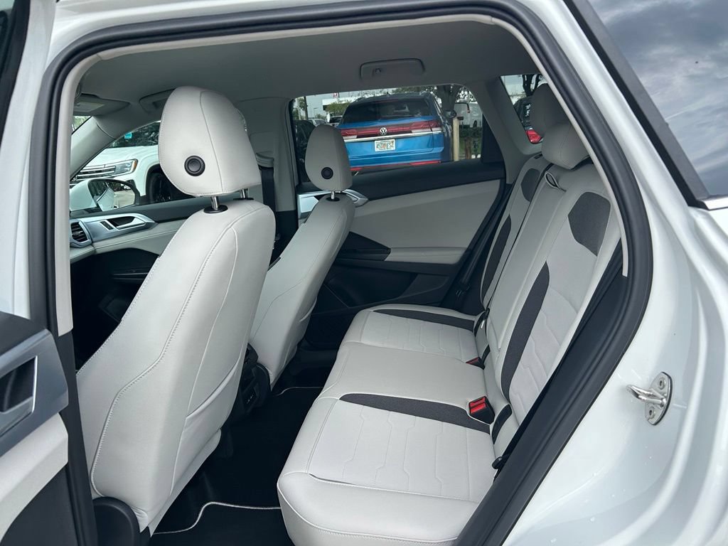 New 2026 Volkswagen Taos SE FWD image 39