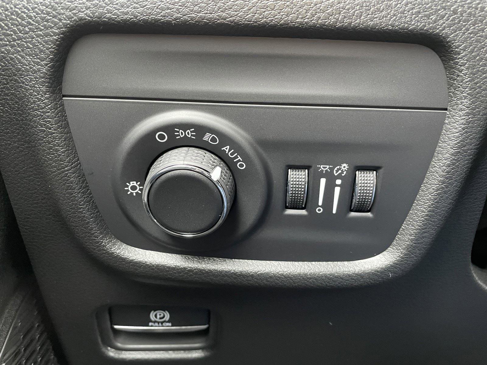 New 2025 Jeep Grand Cherokee Altitude image 24