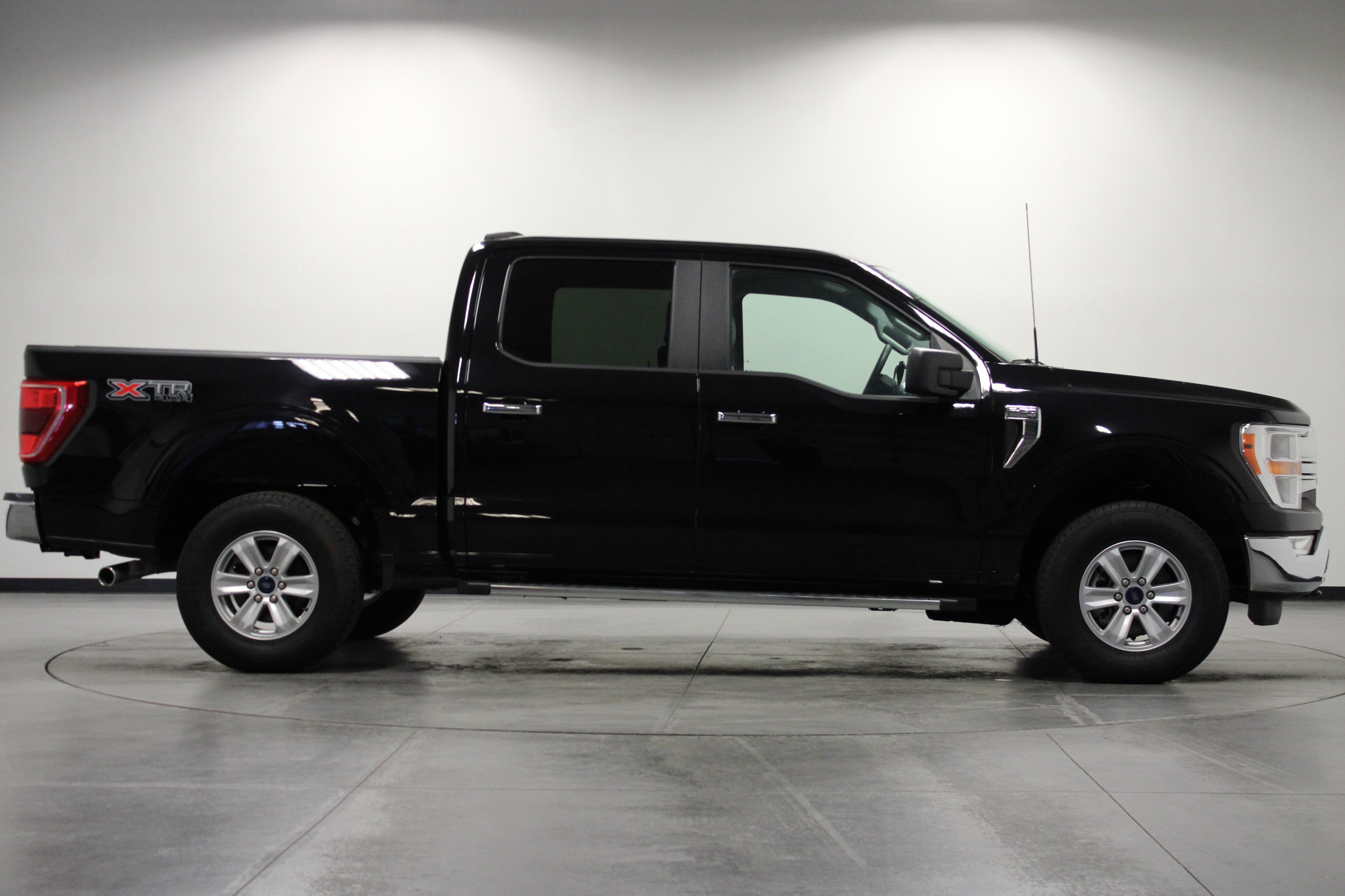 Used 2022 Ford F150 XLT w/ XTR Package image 3
