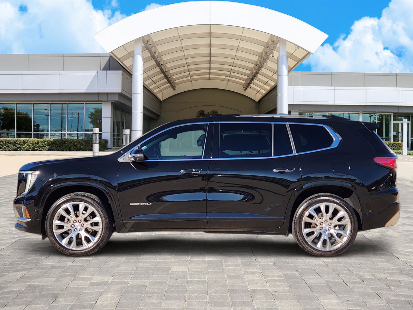 Used 2024 GMC Acadia Denali w/ Super Cruise Package image 3