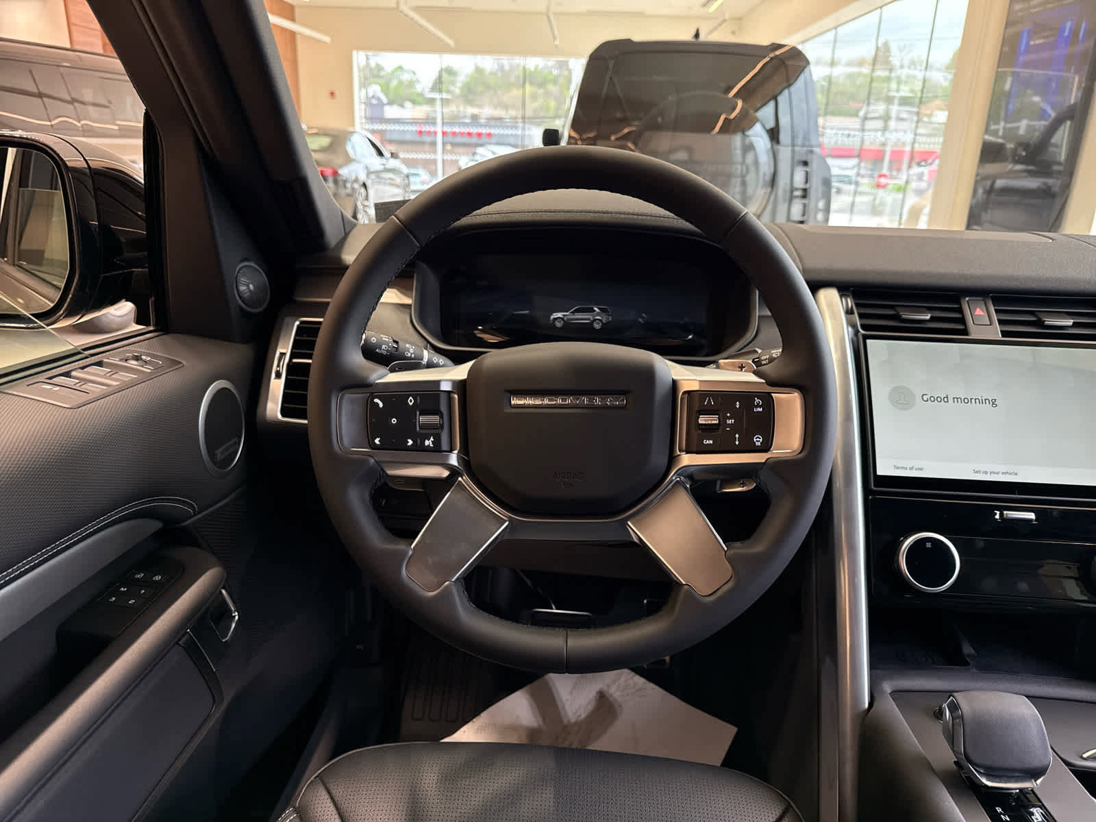 Used 2025 Land Rover Discovery Dynamic SE image 9