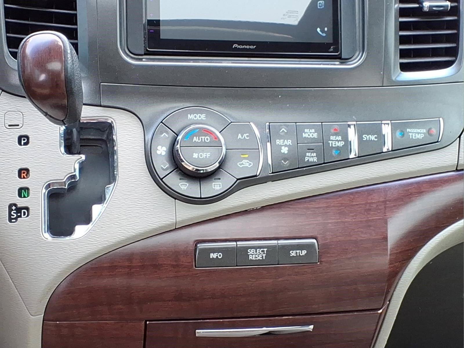 Used 2013 Toyota Sienna XLE FWD image 13