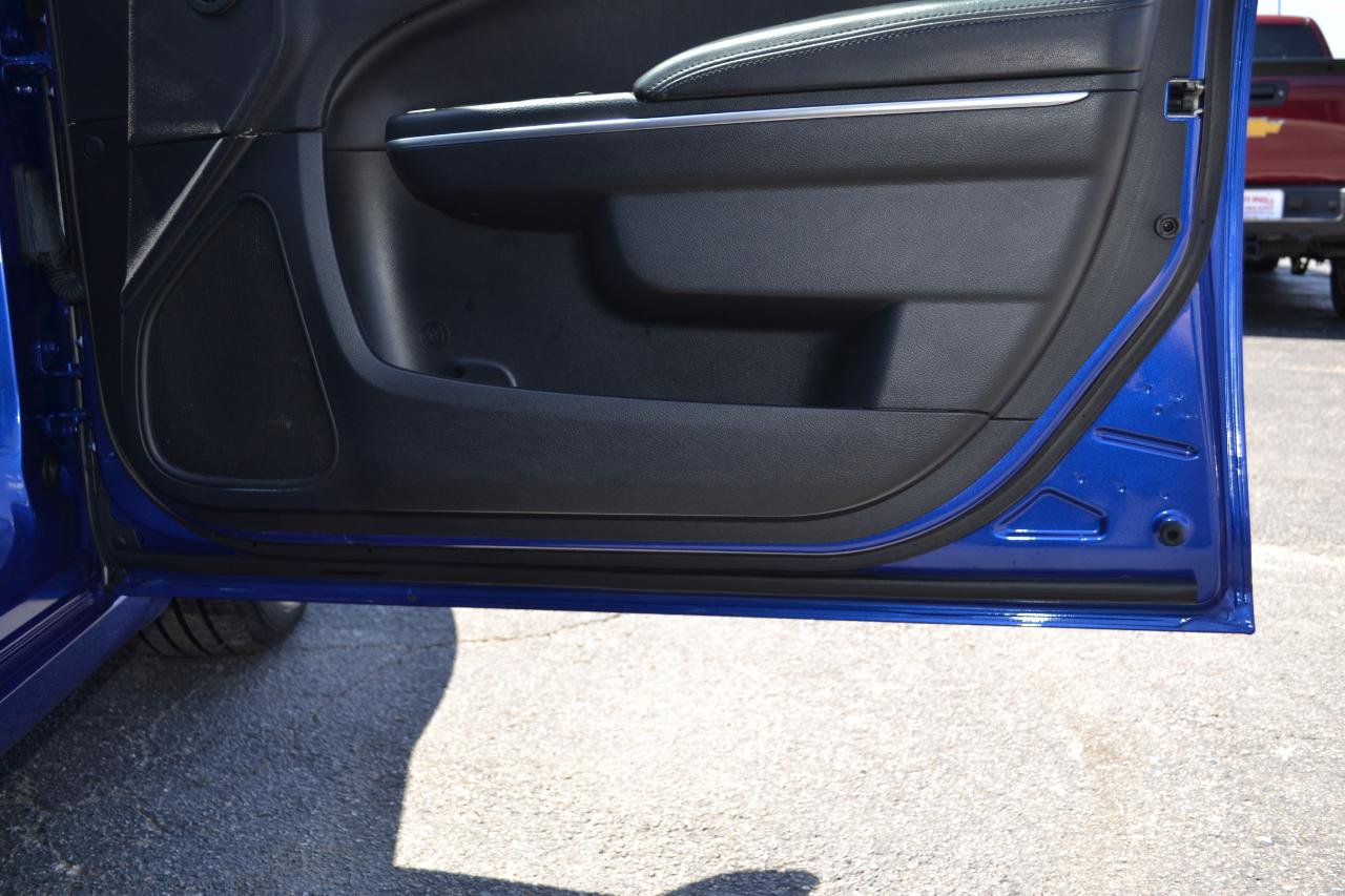 Used 2018 Chrysler 300 Touring L AWD/4WD image 38