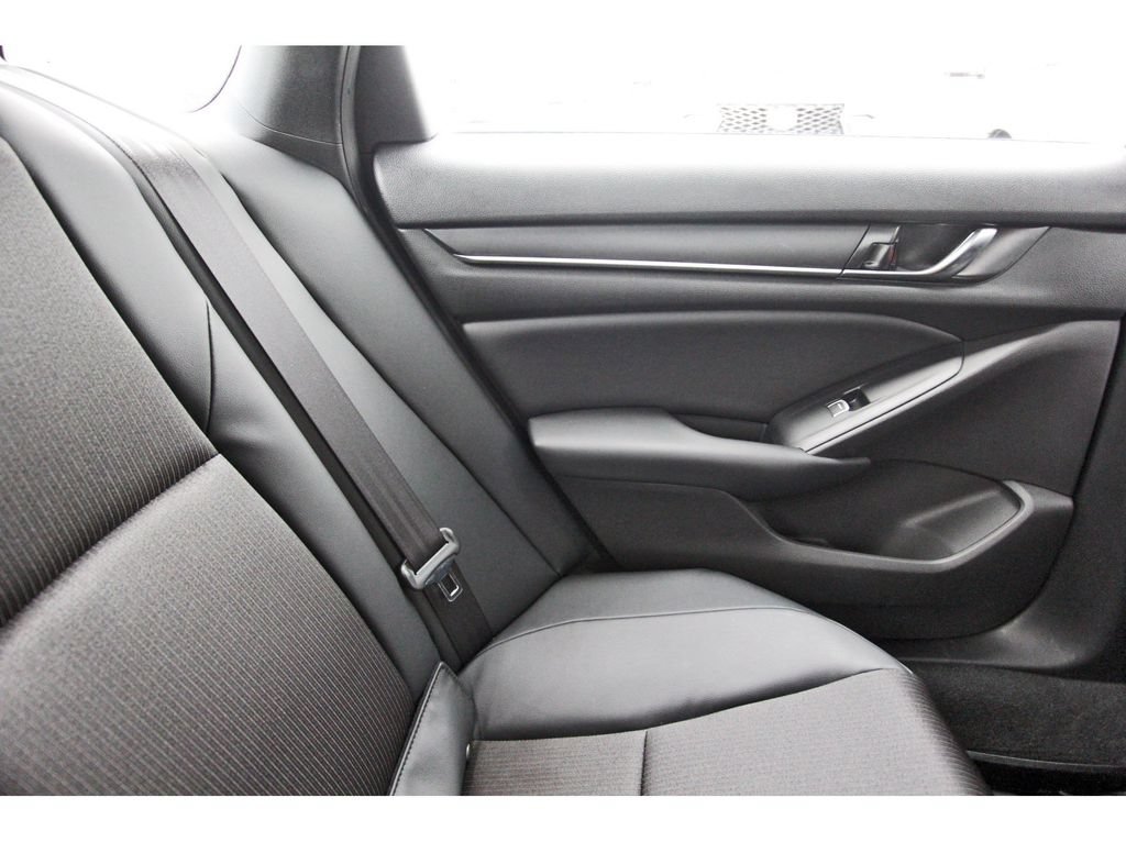 Used 2018 Honda Accord Sport image 11