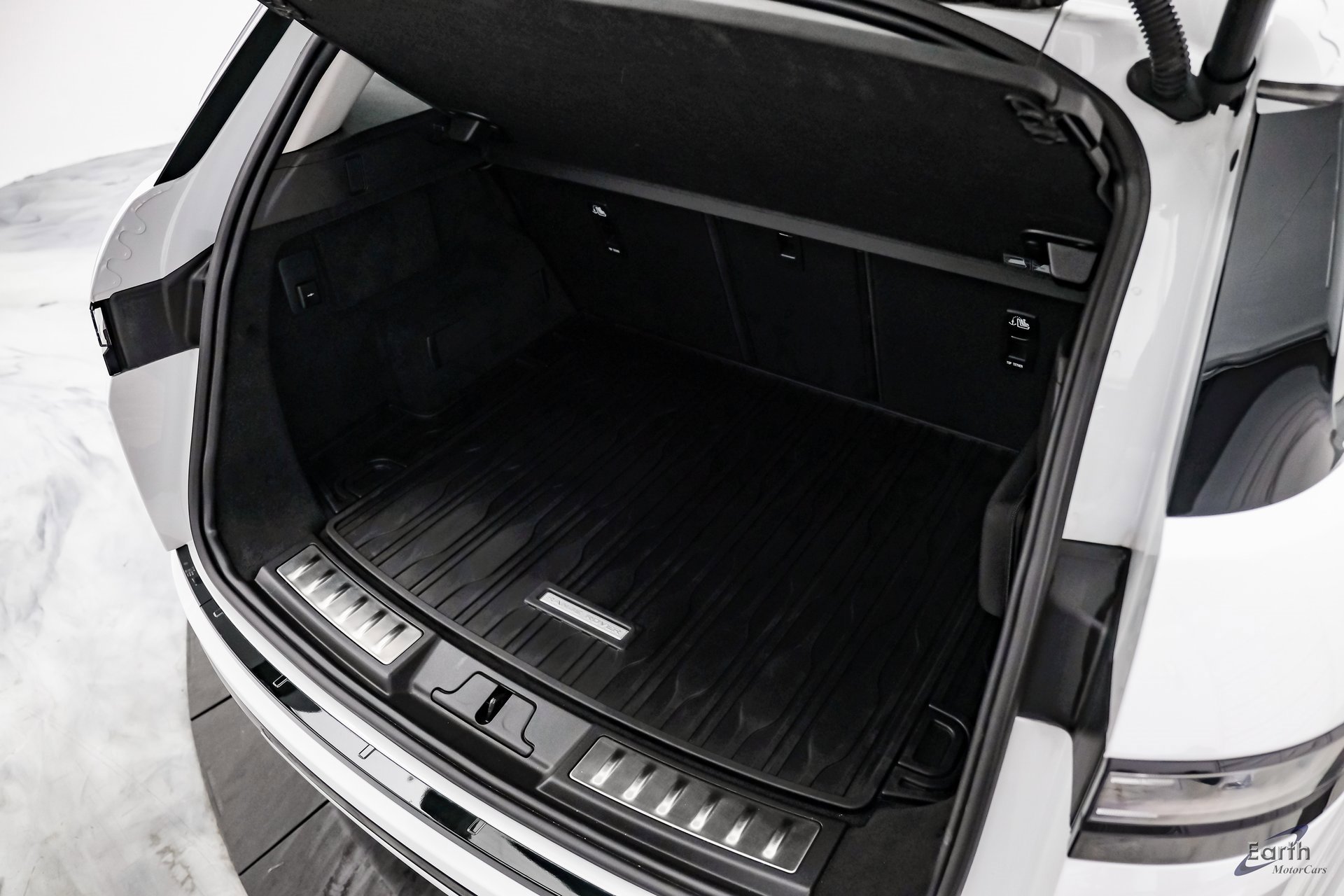 Used 2024 Land Rover Range Rover Evoque Dynamic SE image 91