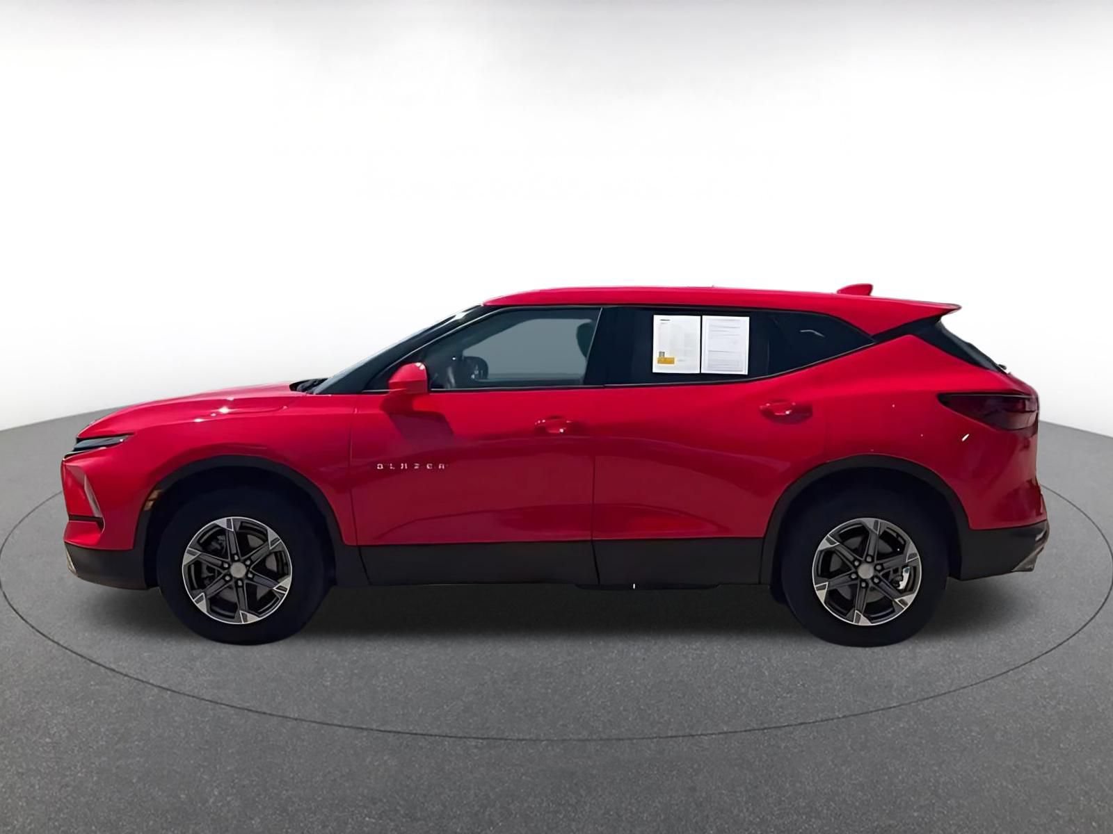 Used 2025 Chevrolet Blazer LT FWD image 9