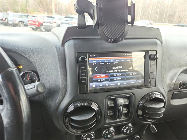 Used 2015 Jeep Wrangler Unlimited Sahara image 25