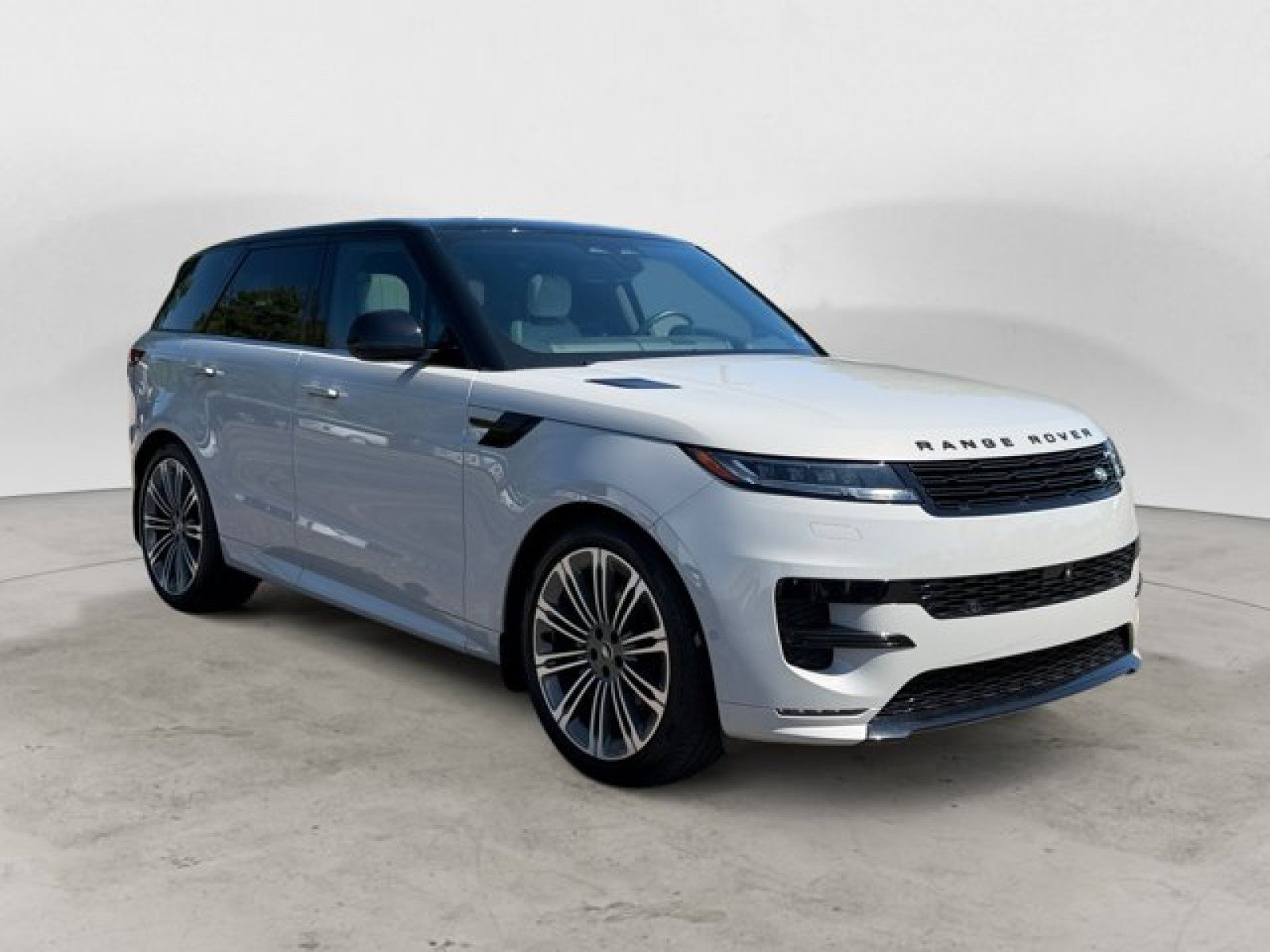 Certified 2025 Land Rover Range Rover Sport Dynamic SE AWD/4WD image 2