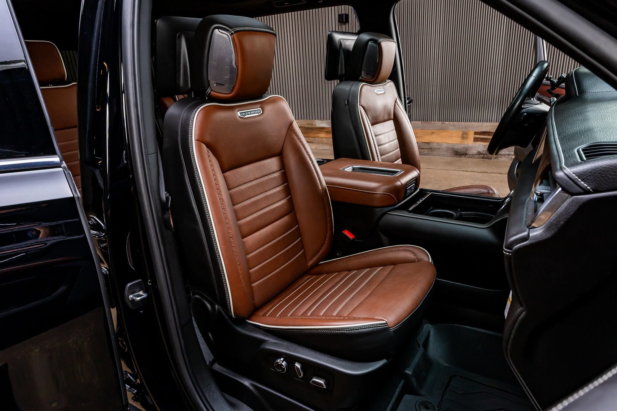 Used 2024 GMC Yukon Denali Ultimate w/ LPO, Floor Liner Package AWD/4WD image 29