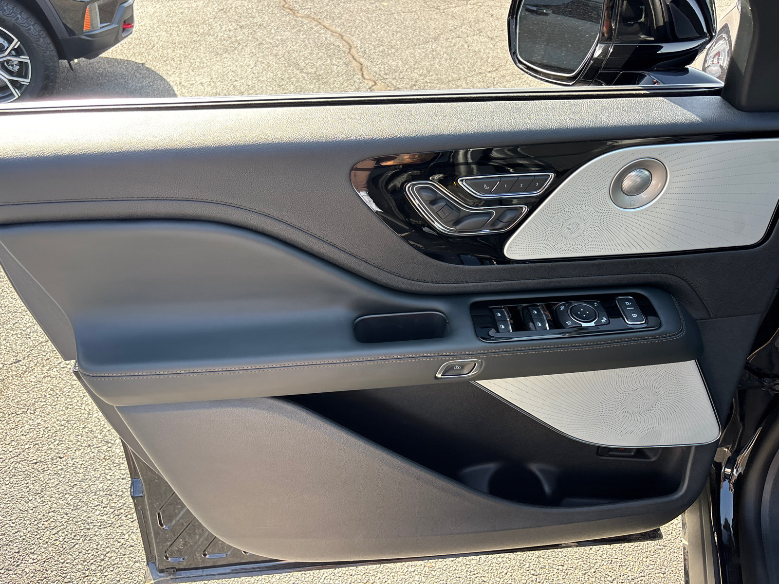 New 2026 Lincoln Aviator Reserve AWD/4WD image 11