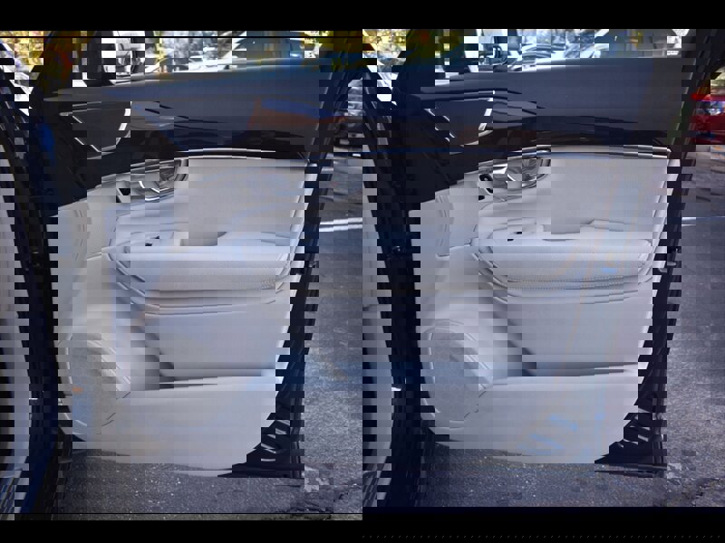 Used 2018 Volvo XC90 T6 Momentum w/ Convenience Package image 33