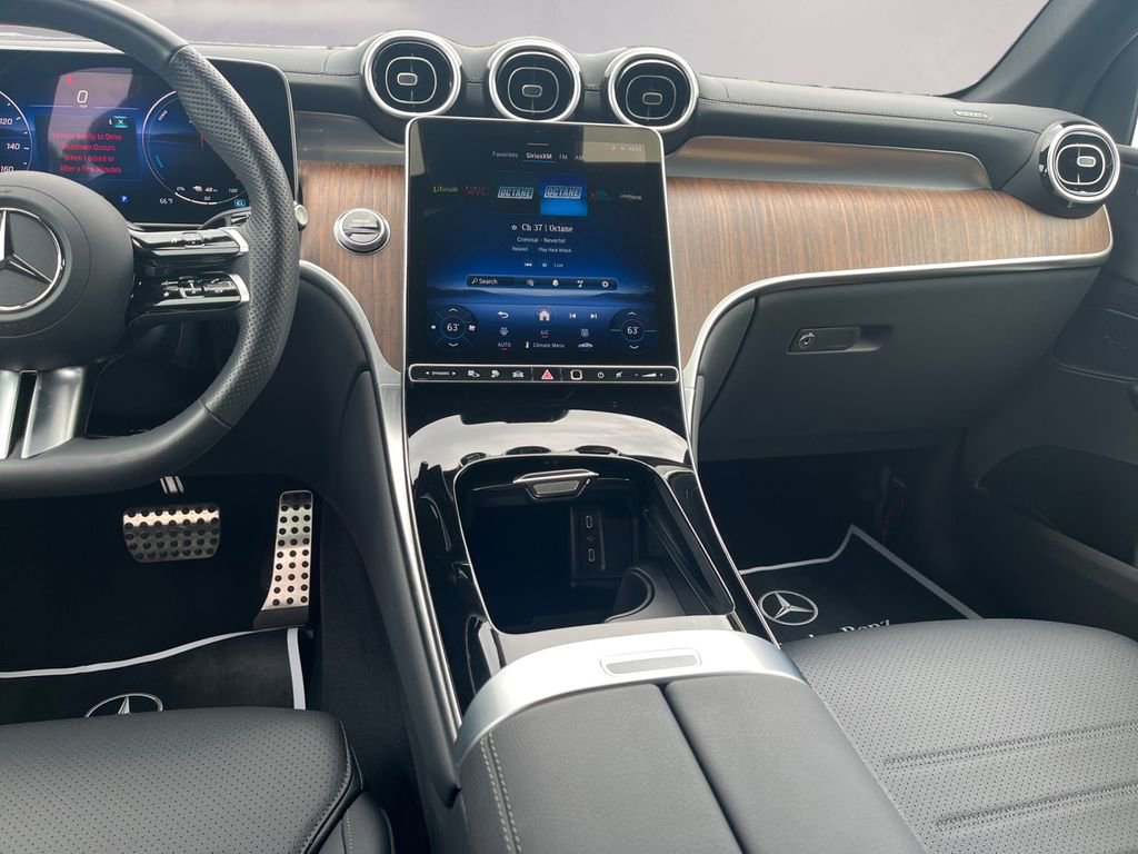 Used 2025 Mercedes-Benz GLC 350e 4MATIC image 11