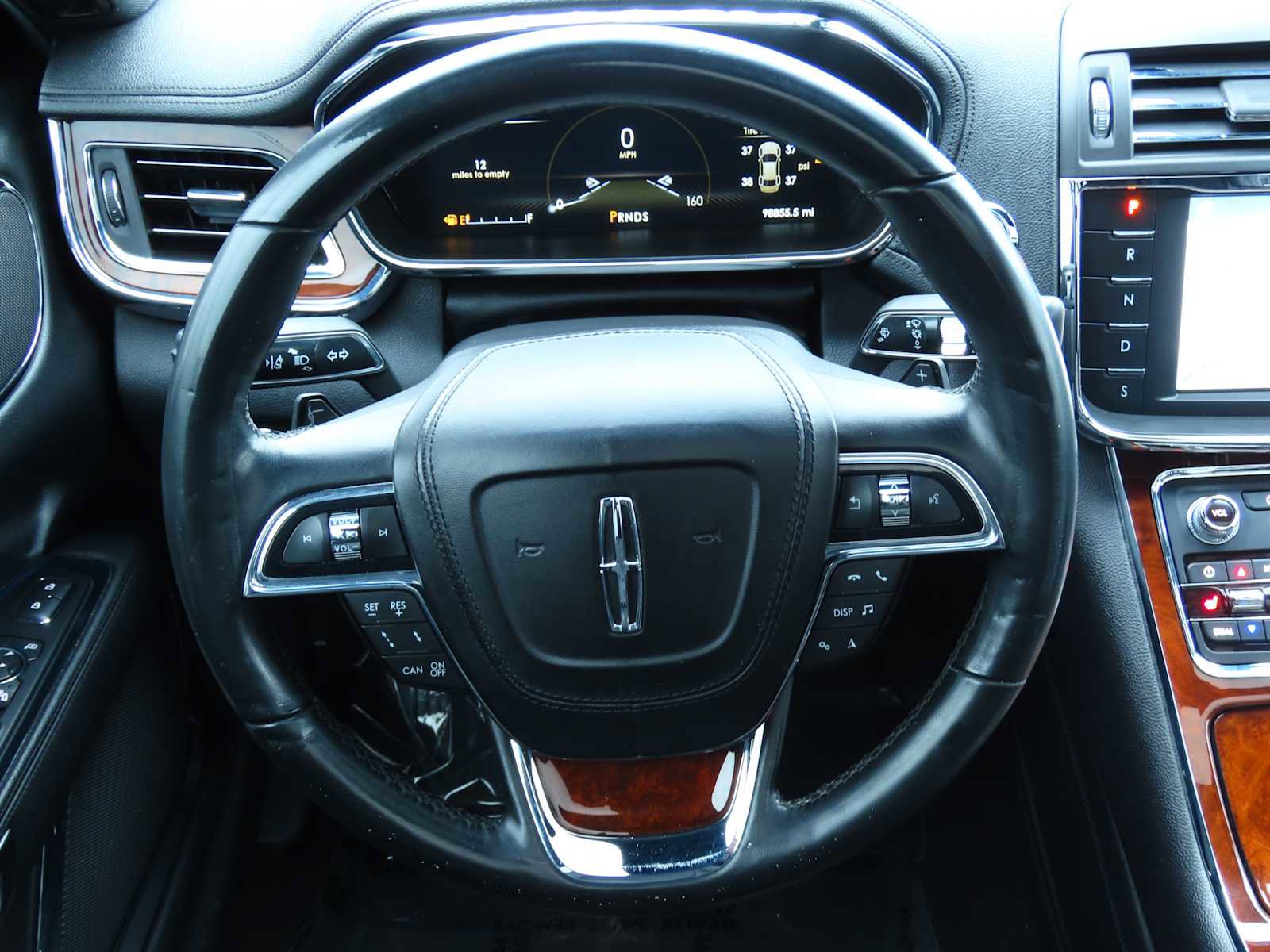 Used 2019 Lincoln Continental Select image 27