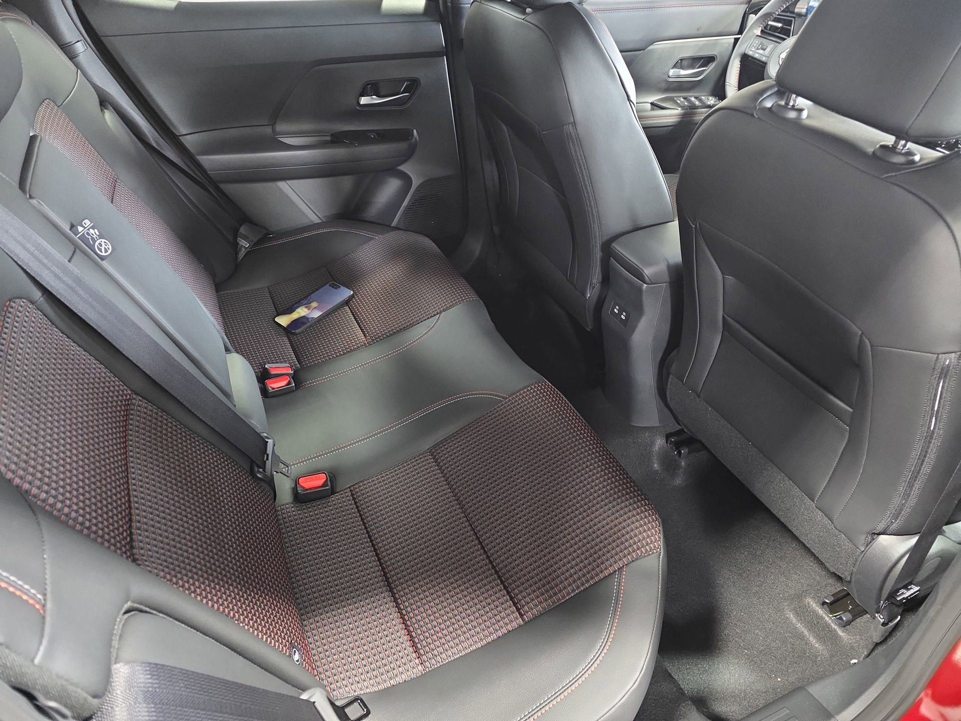 New 2026 Nissan Kicks SR FWD image 11