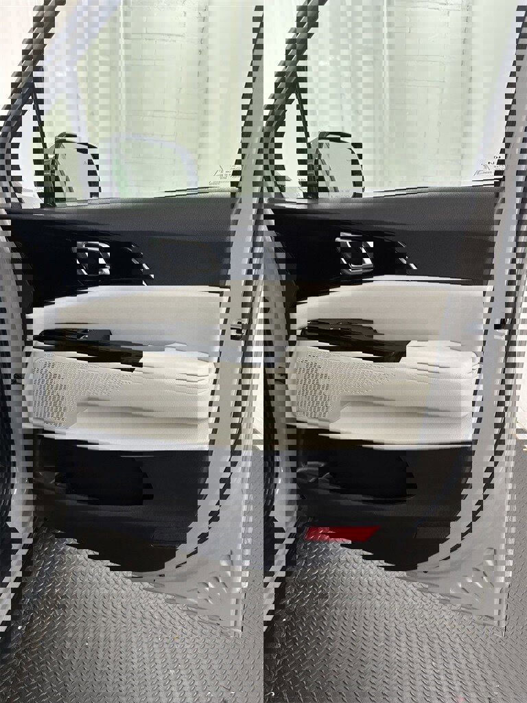 Used 2022 Kia Carnival EX image 37