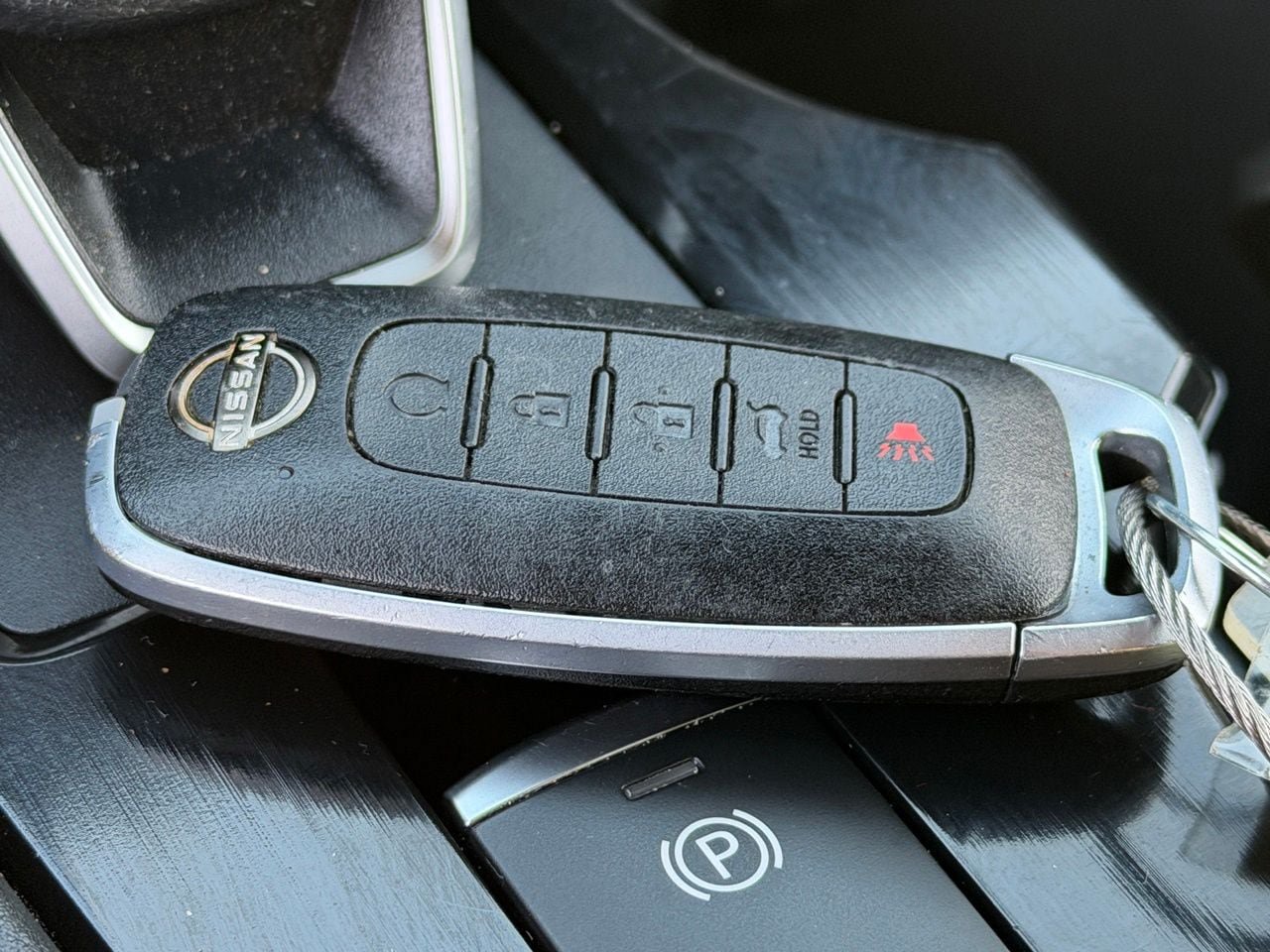 Certified 2025 Nissan Rogue SV FWD image 40