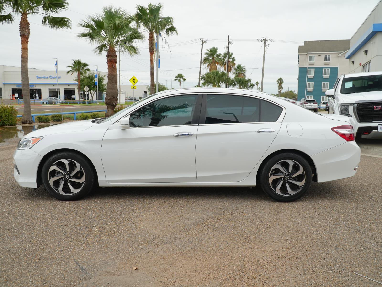 Used 2017 Honda Accord EX-L image 9