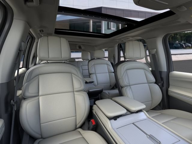 New 2026 Lincoln Navigator Reserve w/ Jet Appearance Package AWD/4WD image 10