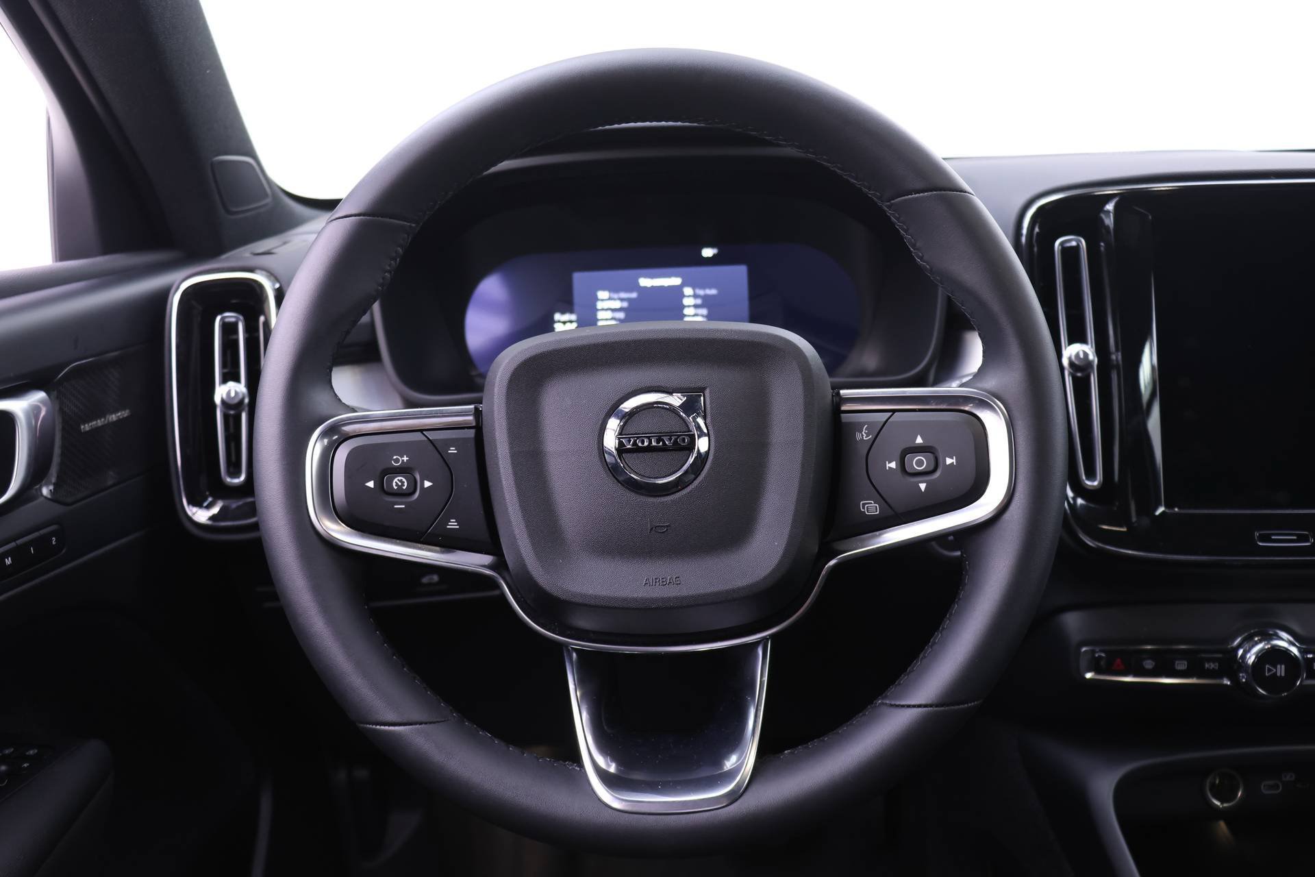 New 2026 Volvo XC40 B5 Ultra w/ Climate Package AWD/4WD image 17