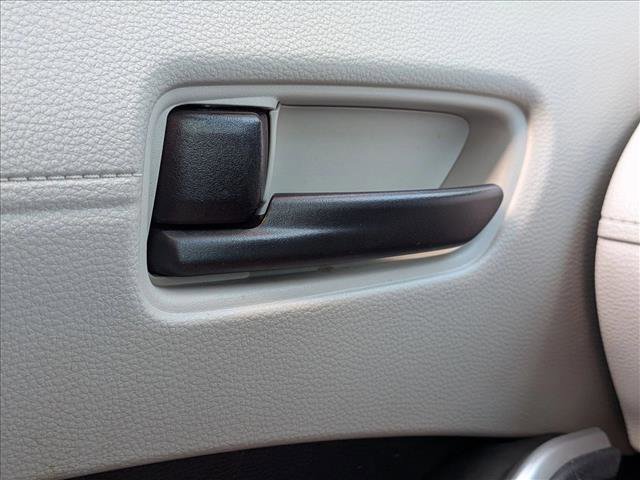 Used 2022 Toyota Corolla Cross L image 5