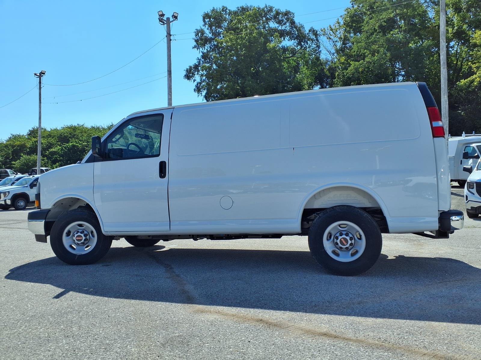 New 2026 GMC Savana 3500 w/ Driver Convenience Package RWD image 23