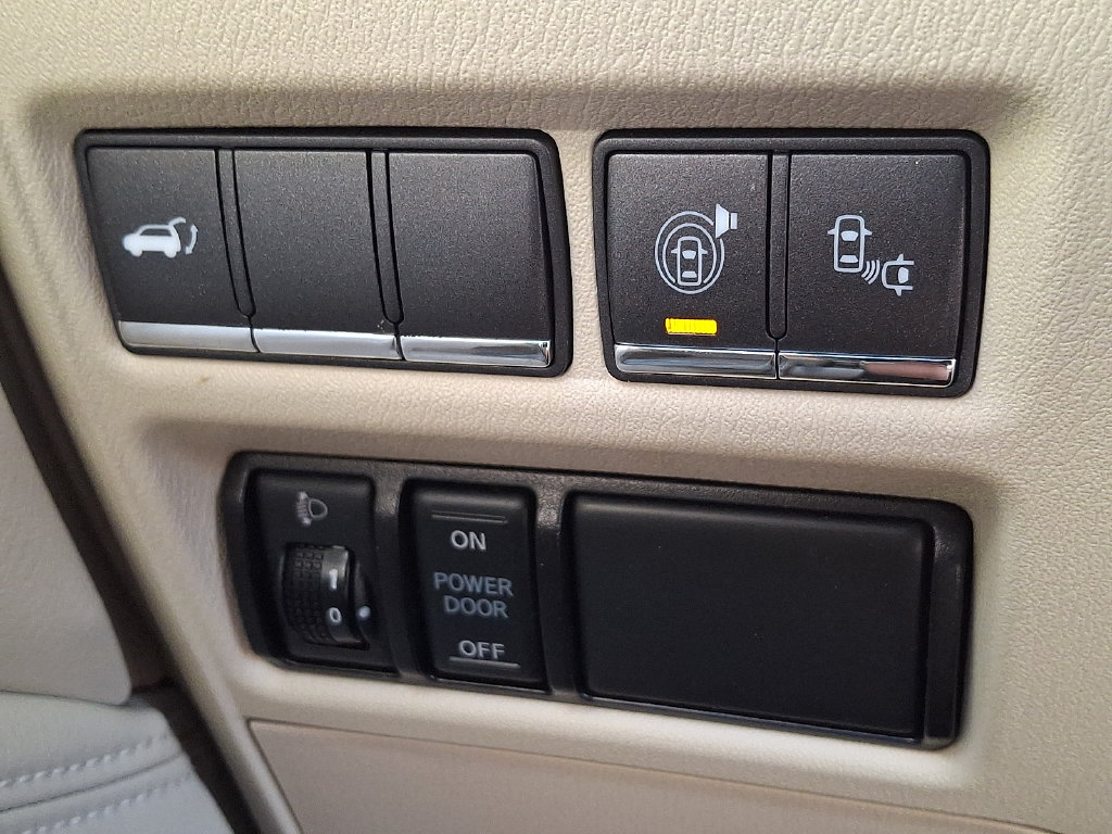 Used 2017 INFINITI QX80 4WD w/ Driver Assistance Package image 26