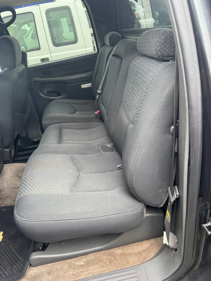 Used 2003 Chevrolet Avalanche 4x4 w/ Suspension Package, Off-Road image 14