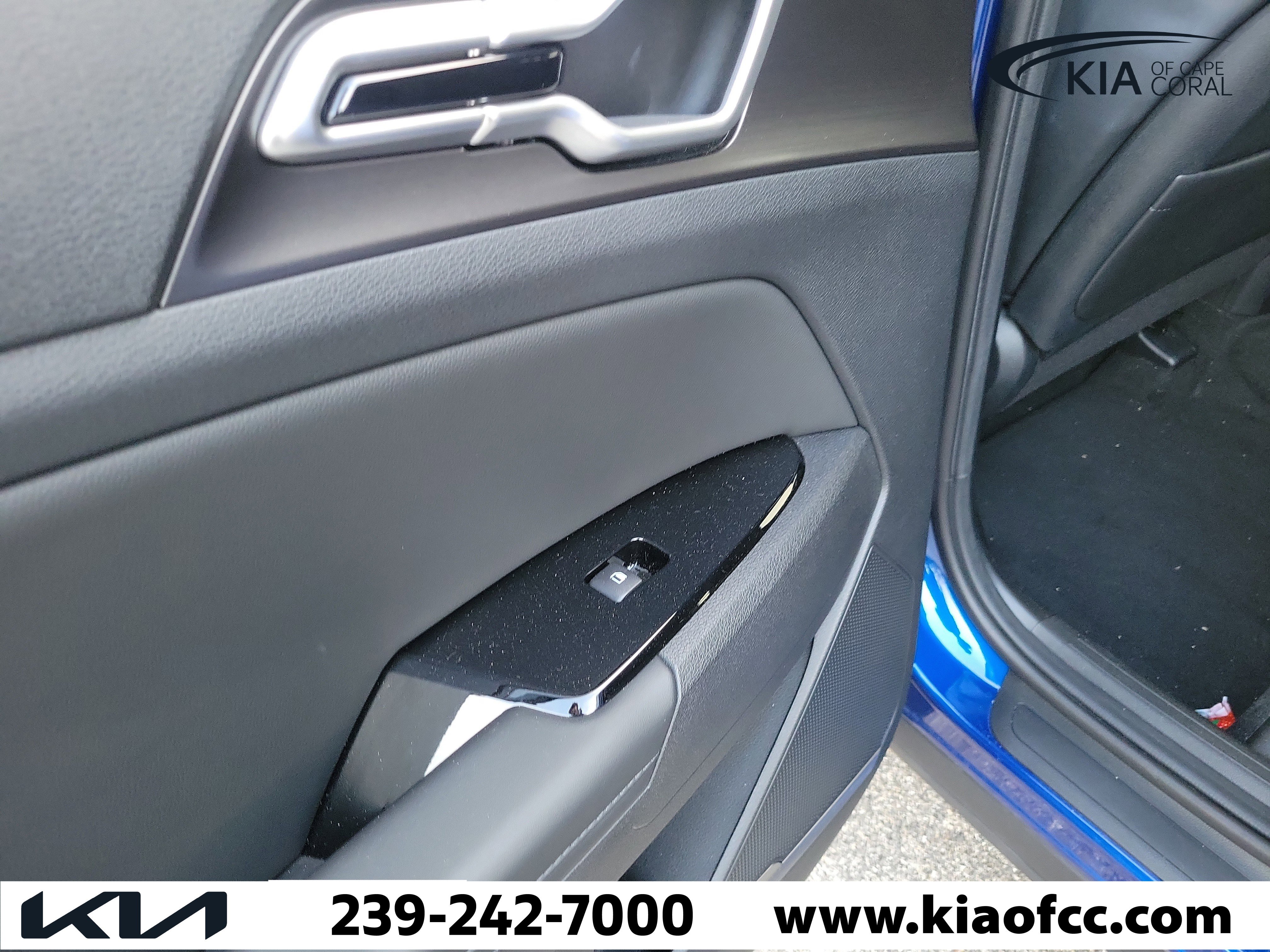 Certified 2024 Kia Sportage EX FWD image 12