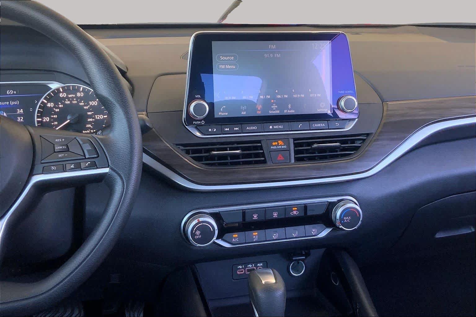 Used 2024 Nissan Altima 2.5 SV FWD image 7