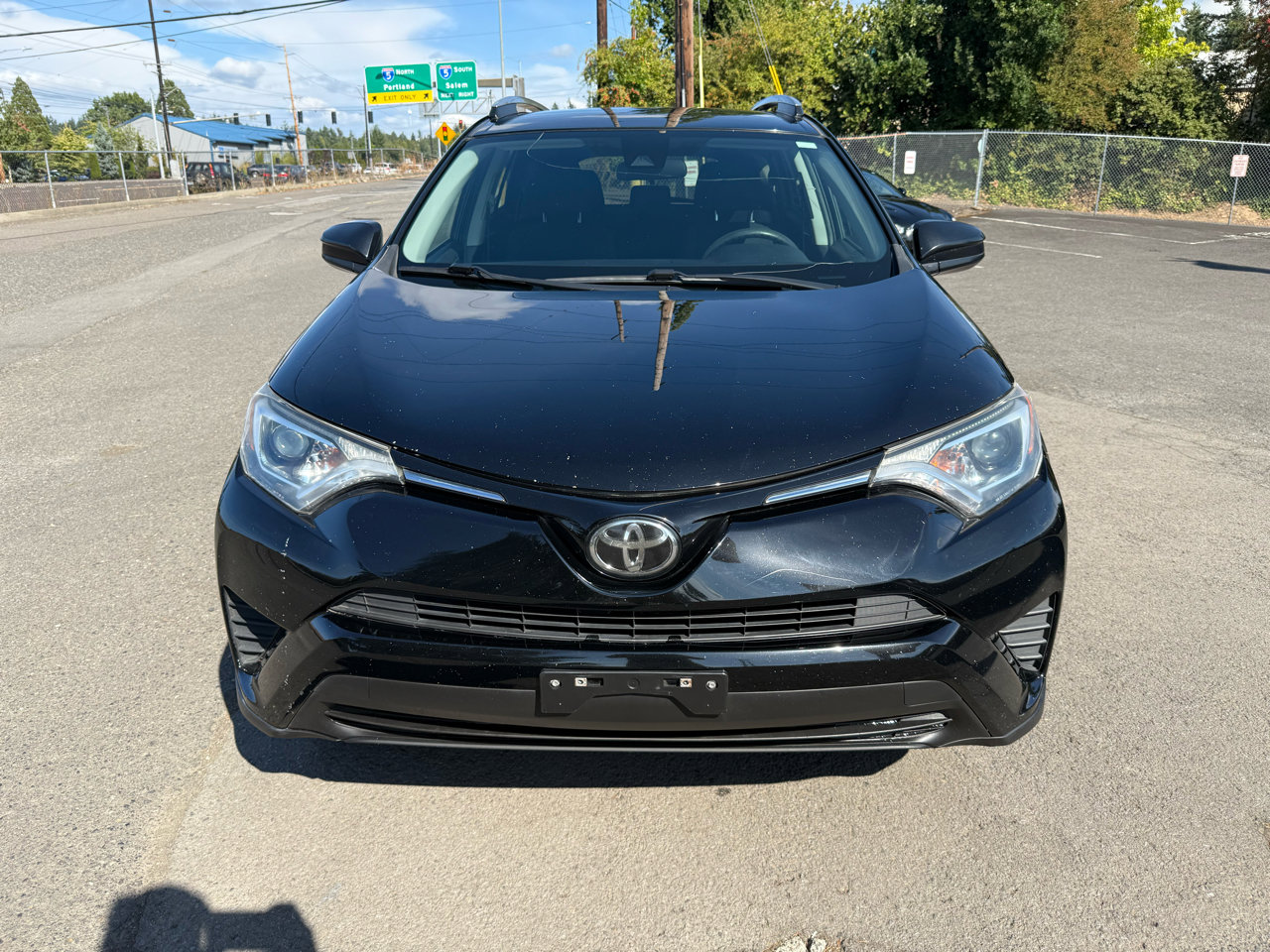 Used 2017 Toyota RAV4 LE image 4