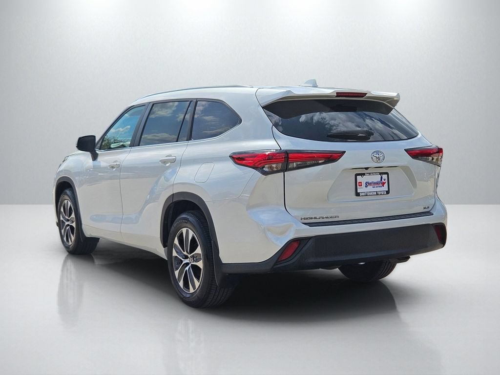 Used 2023 Toyota Highlander XLE FWD image 7