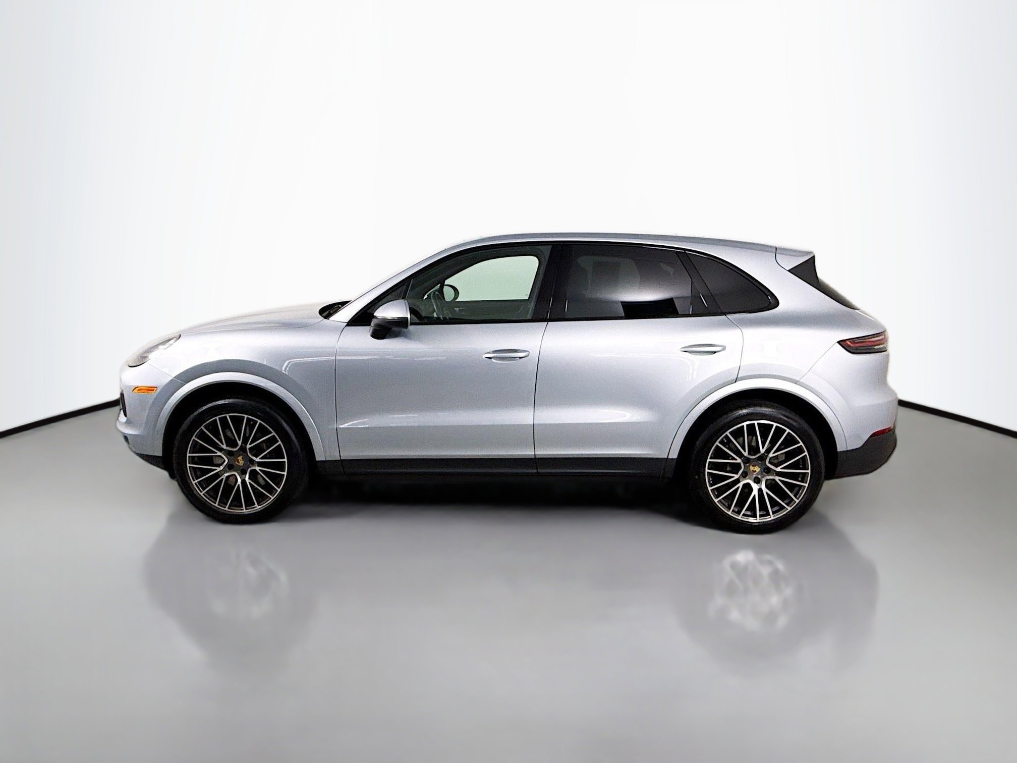 Certified 2023 Porsche Cayenne image 2