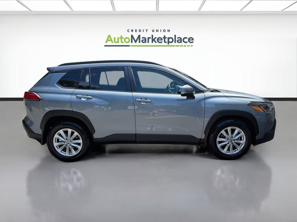 Used 2024 Toyota Corolla Cross LE FWD image 8