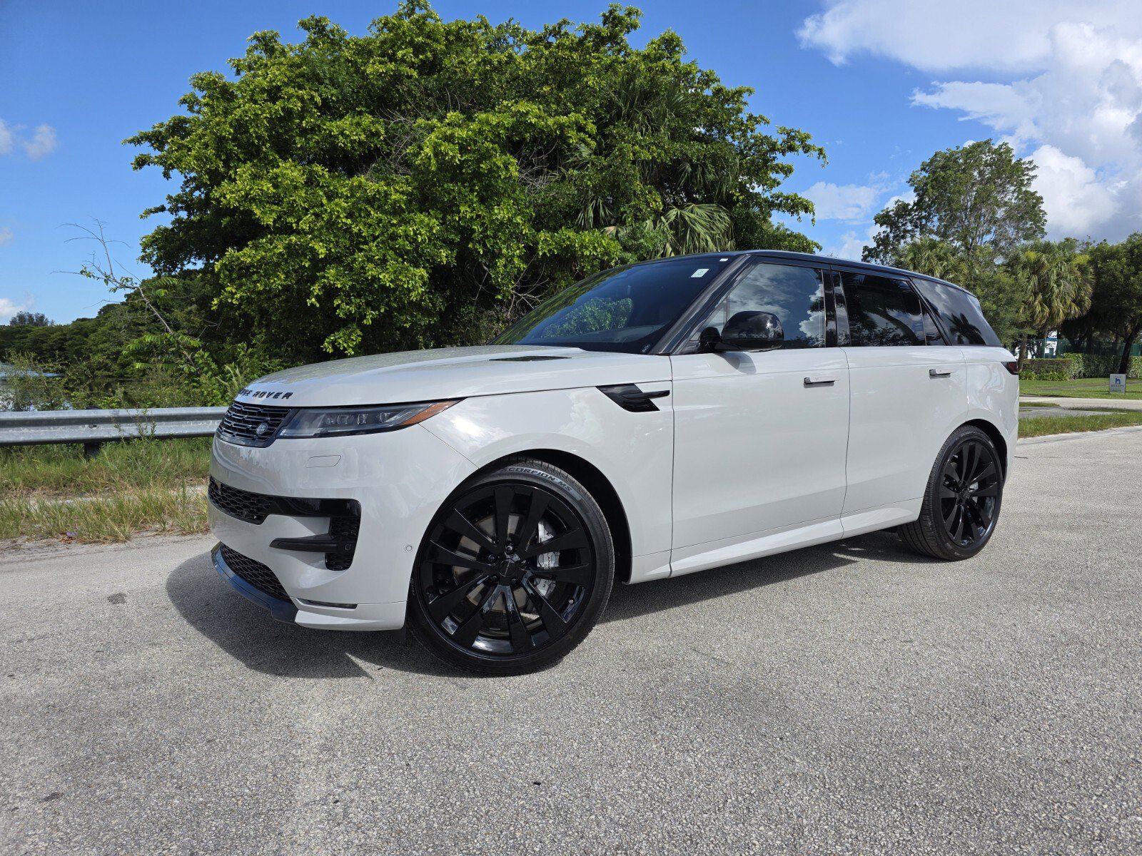 New 2026 Land Rover Range Rover Sport Dynamic SE AWD/4WD image 1