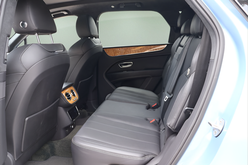 Used 2022 Bentley Bentayga AWD/4WD image 15