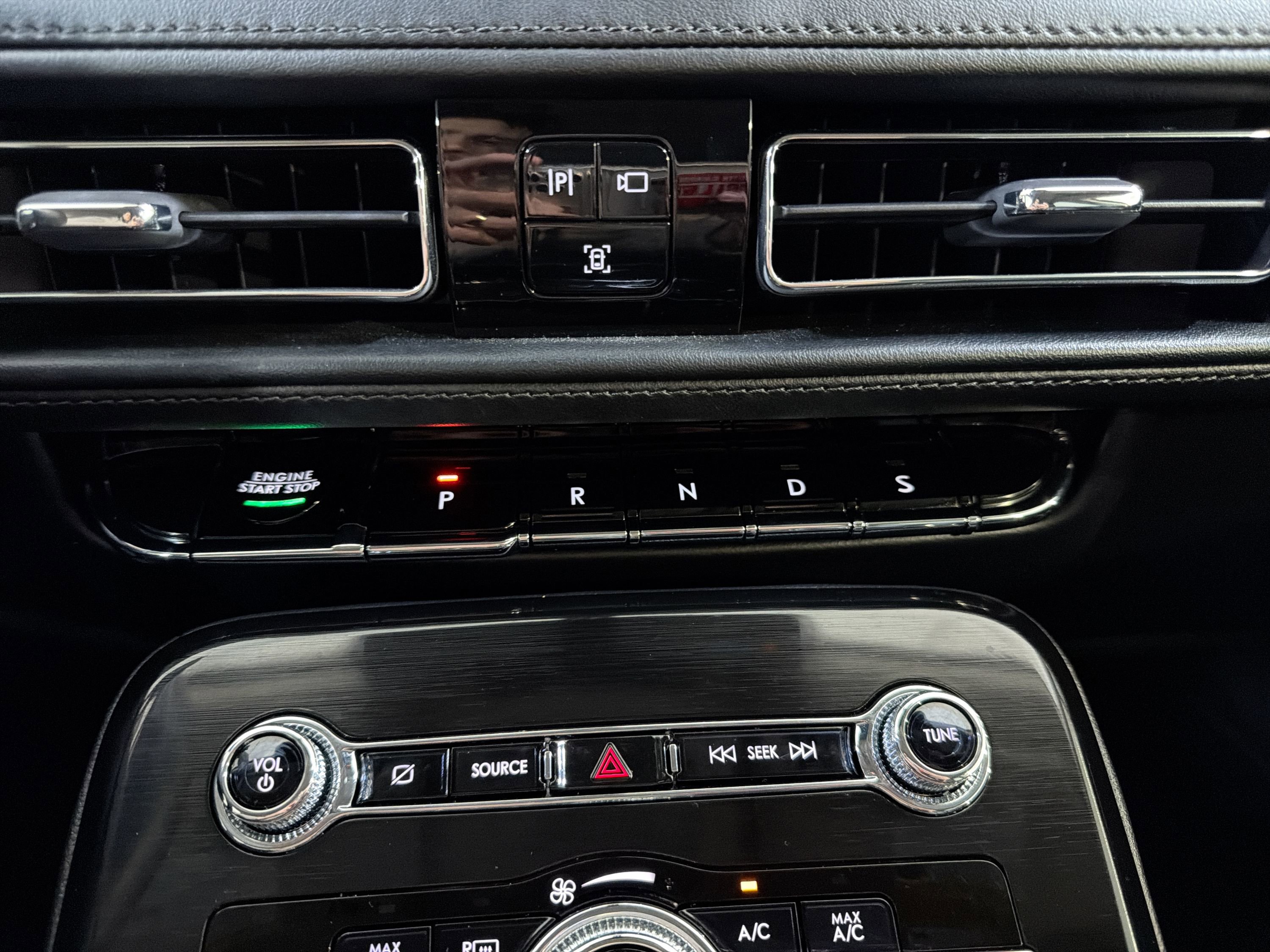 Used 2023 Lincoln Nautilus FWD w/ Premium Package image 21