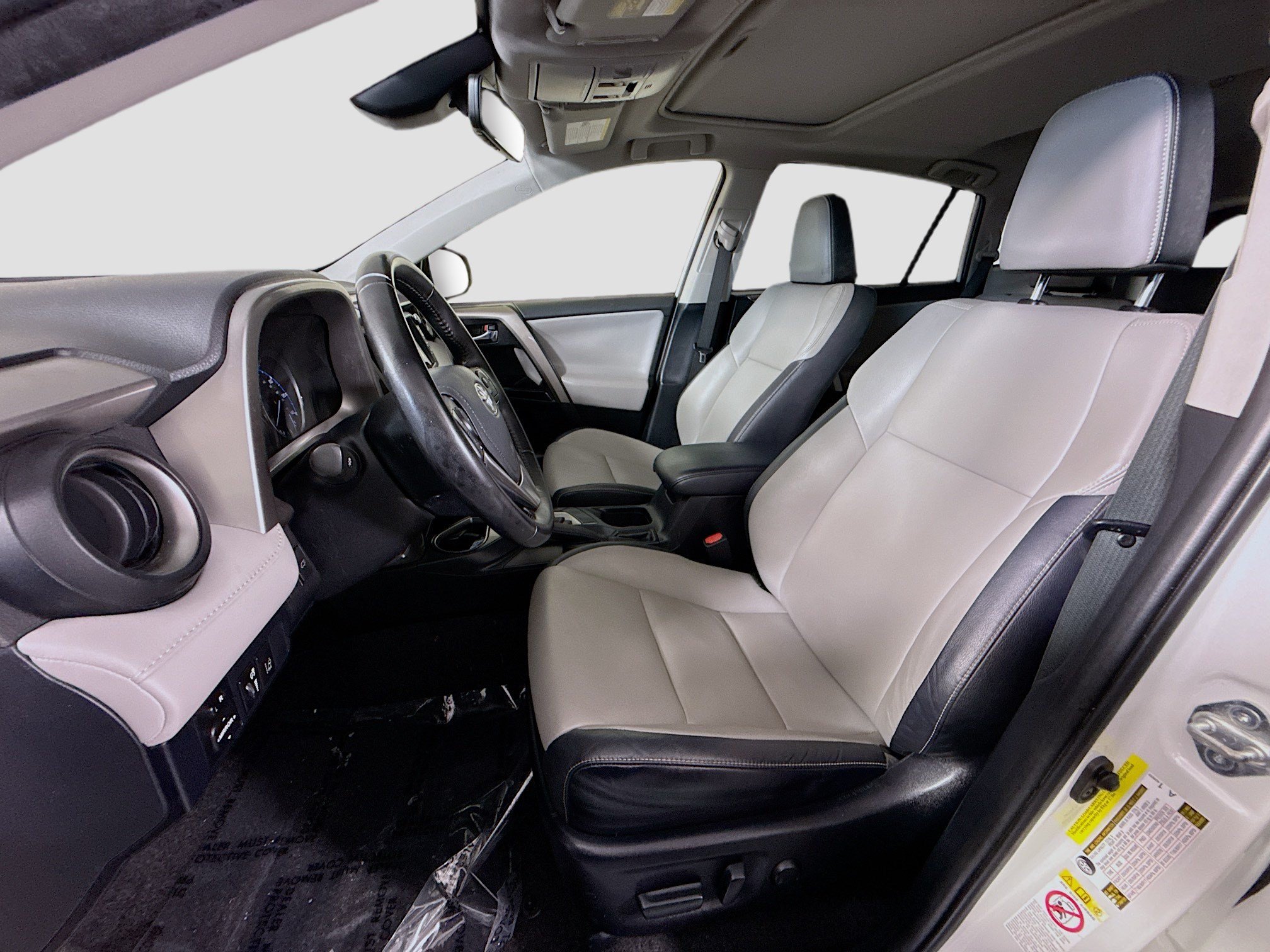 Used 2018 Toyota RAV4 Limited FWD image 22