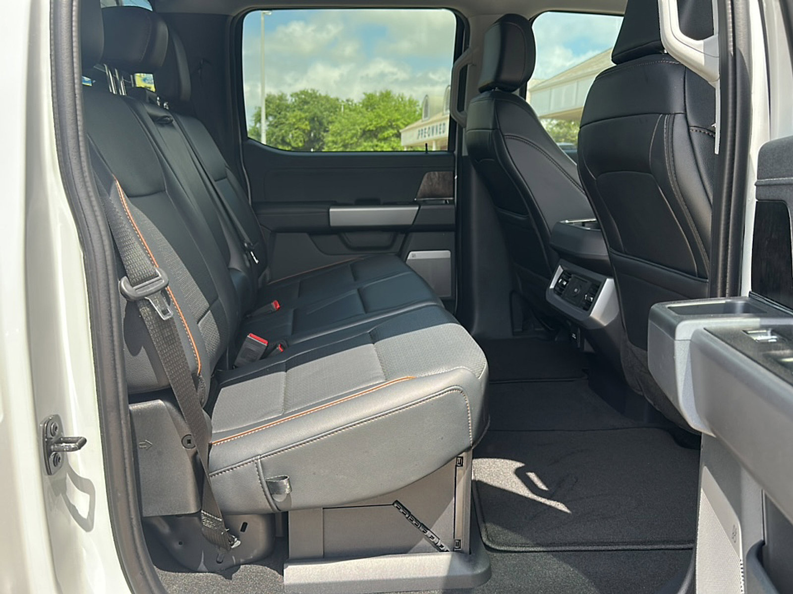 Used 2025 Ford F550 4x4 Crew Cab Super Duty image 23