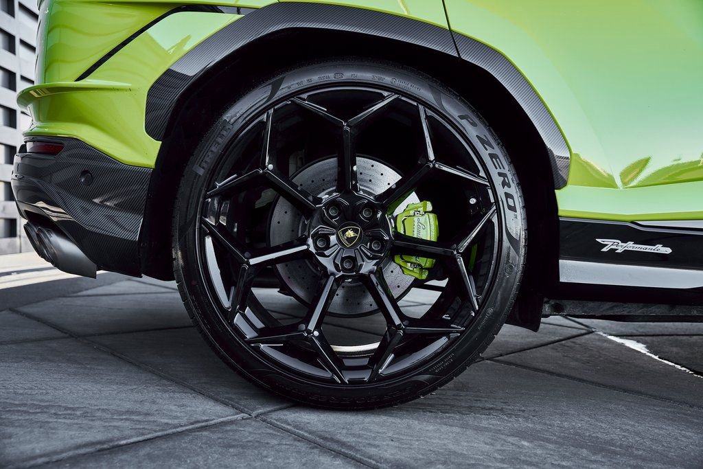 Used 2024 Lamborghini Urus Performante AWD/4WD image 19