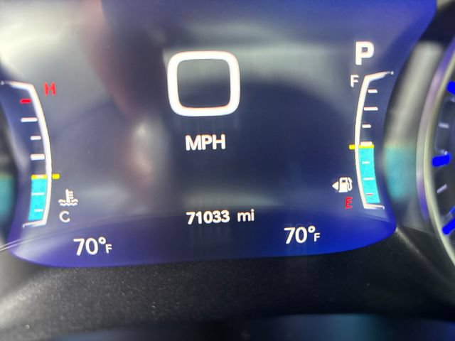 Used 2023 Chrysler Pacifica Touring-L FWD image 16