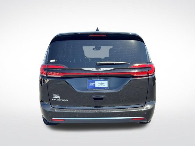 Used 2025 Chrysler Pacifica Select FWD image 4