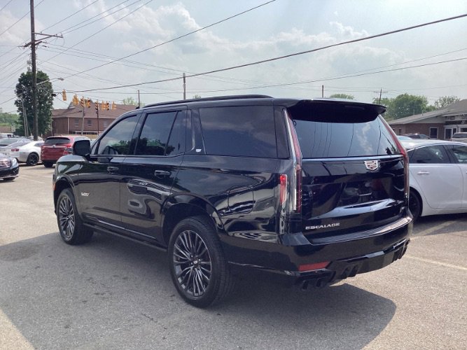Used 2024 Cadillac Escalade V image 3