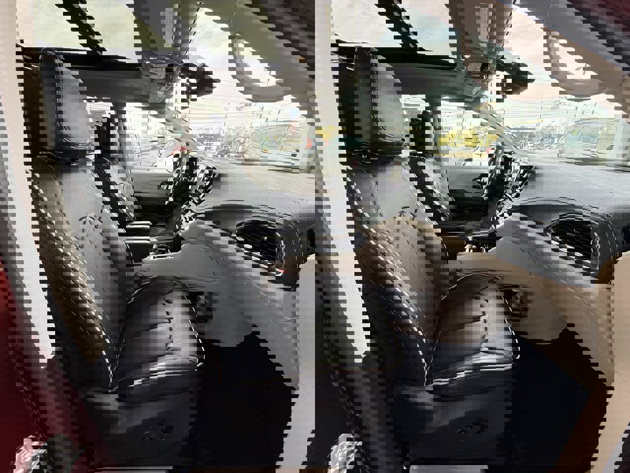 Used 2022 Chrysler Pacifica Limited w/ Uconnect Theater Family Group image 32