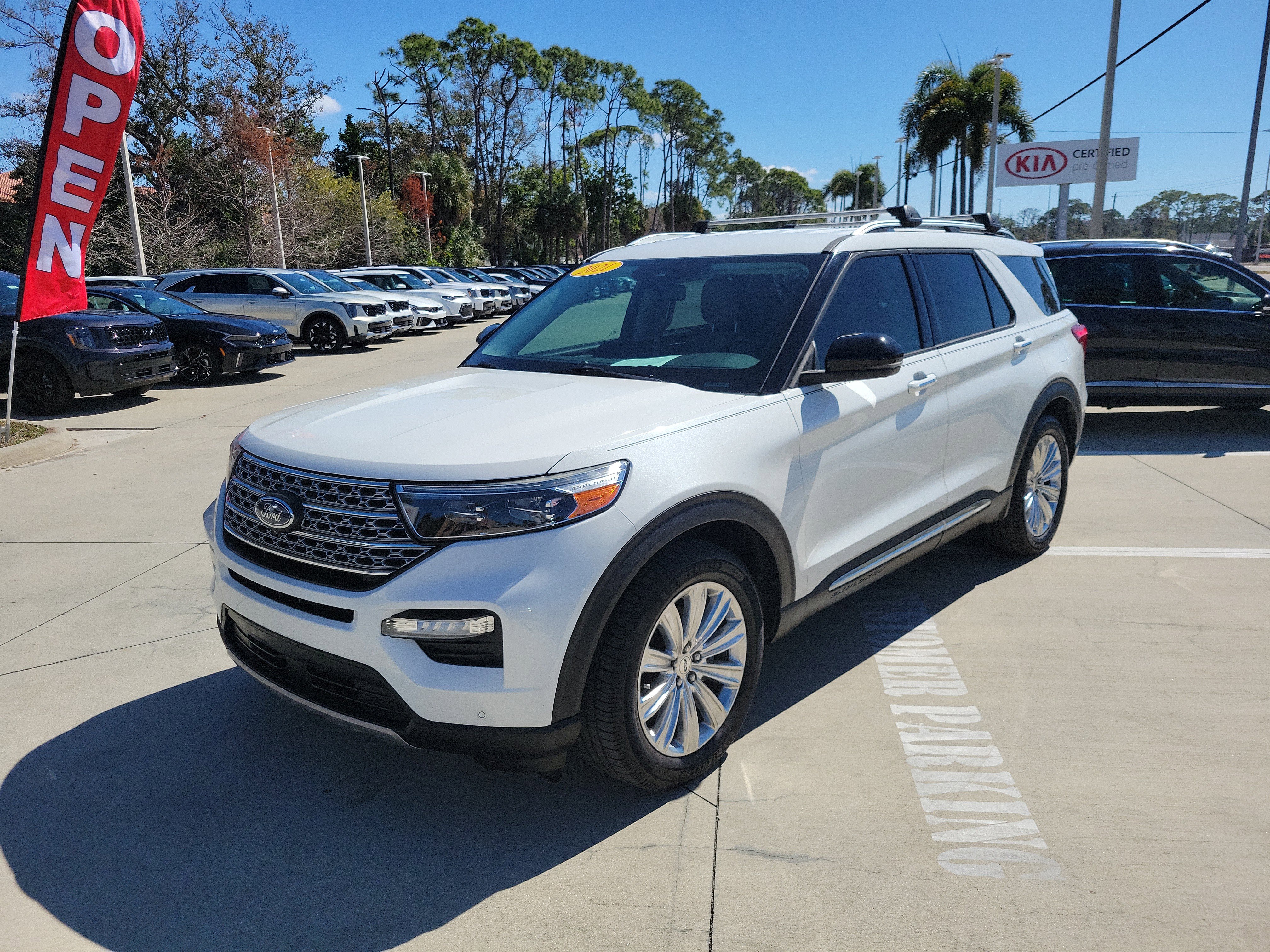 Used 2021 Ford Explorer Limited w/ Equipment Group 301A image 8