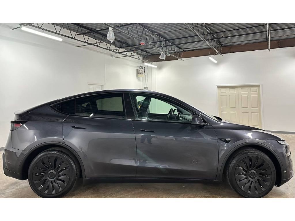 Used 2026 Tesla Model Y AWD image 9