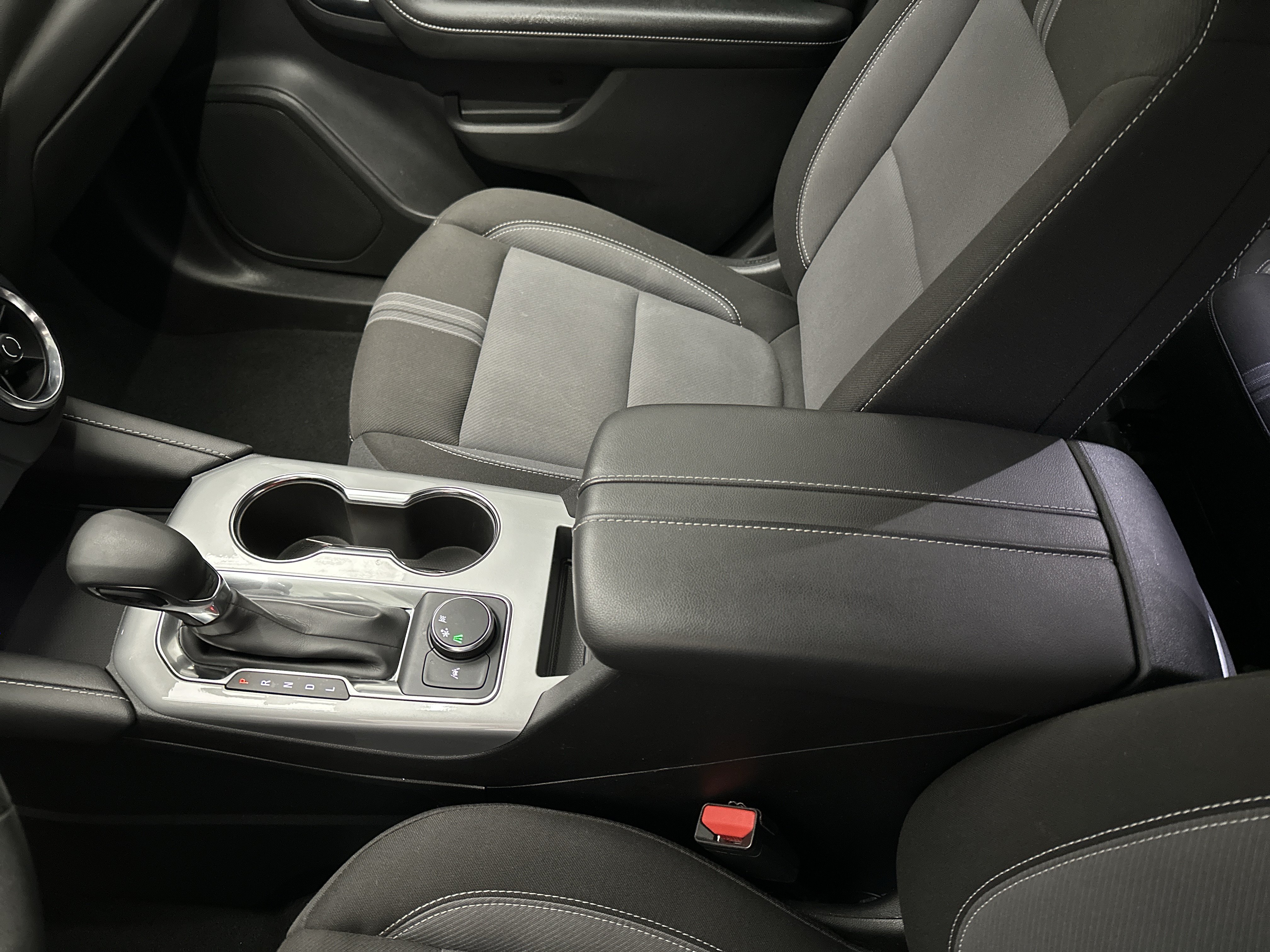 Used 2025 Chevrolet Blazer LT FWD image 34