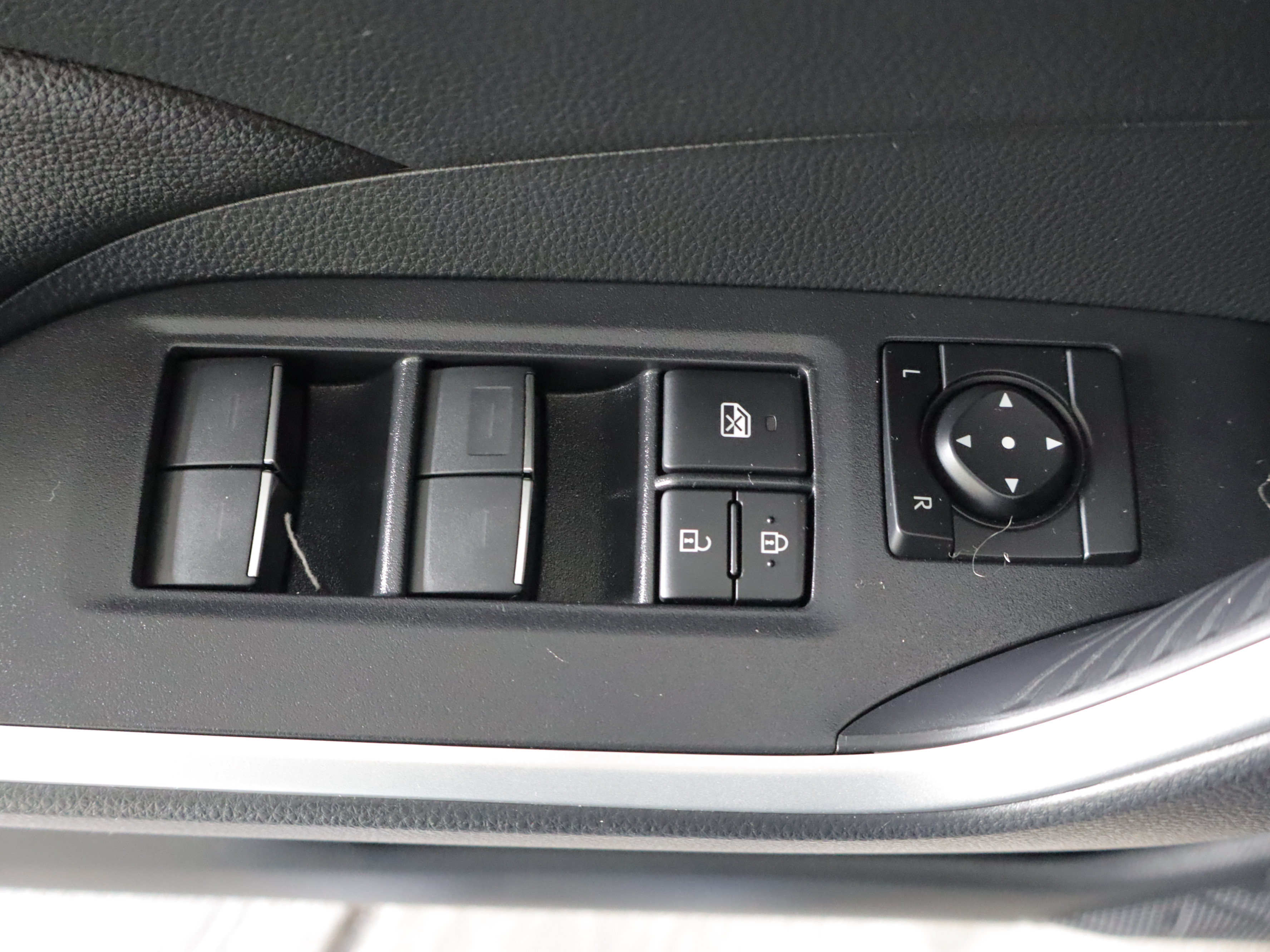 Used 2023 Toyota RAV4 SE w/ Weather & Moonroof Package AWD/4WD image 12