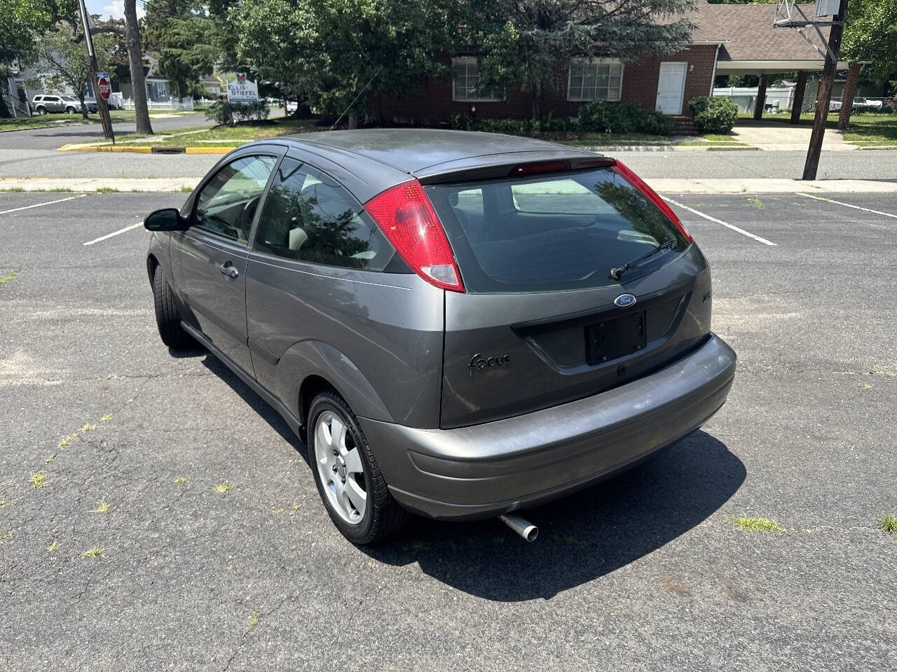 Used 2002 Ford Focus ZX3 Hatchback FWD image 2